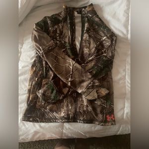 Under Armor Real Tree woman’s pullover